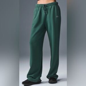 Alo Yoga NWT Accolade Straight Leg Sweatpants Green Size L